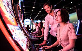 mbahyit Capsa Susun gameplay interface showing card arrangement and hand ranking
